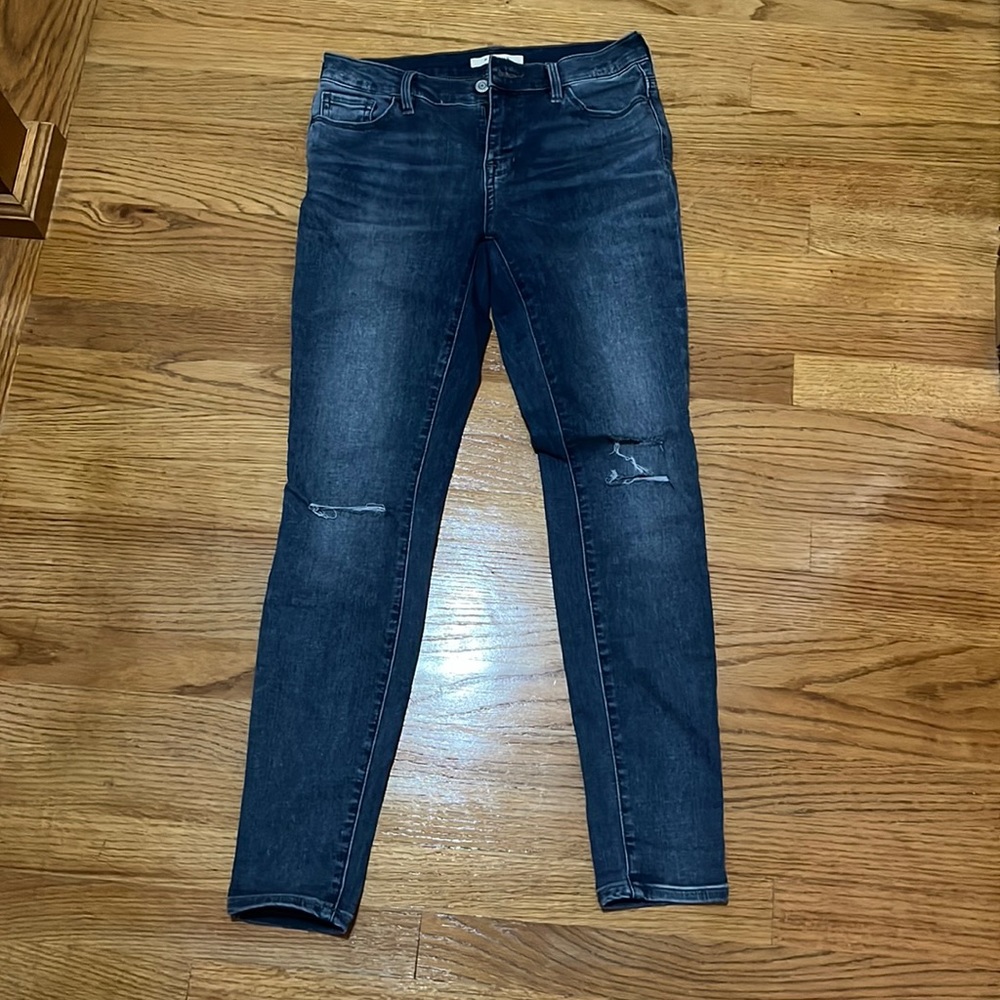 Distressed jegging